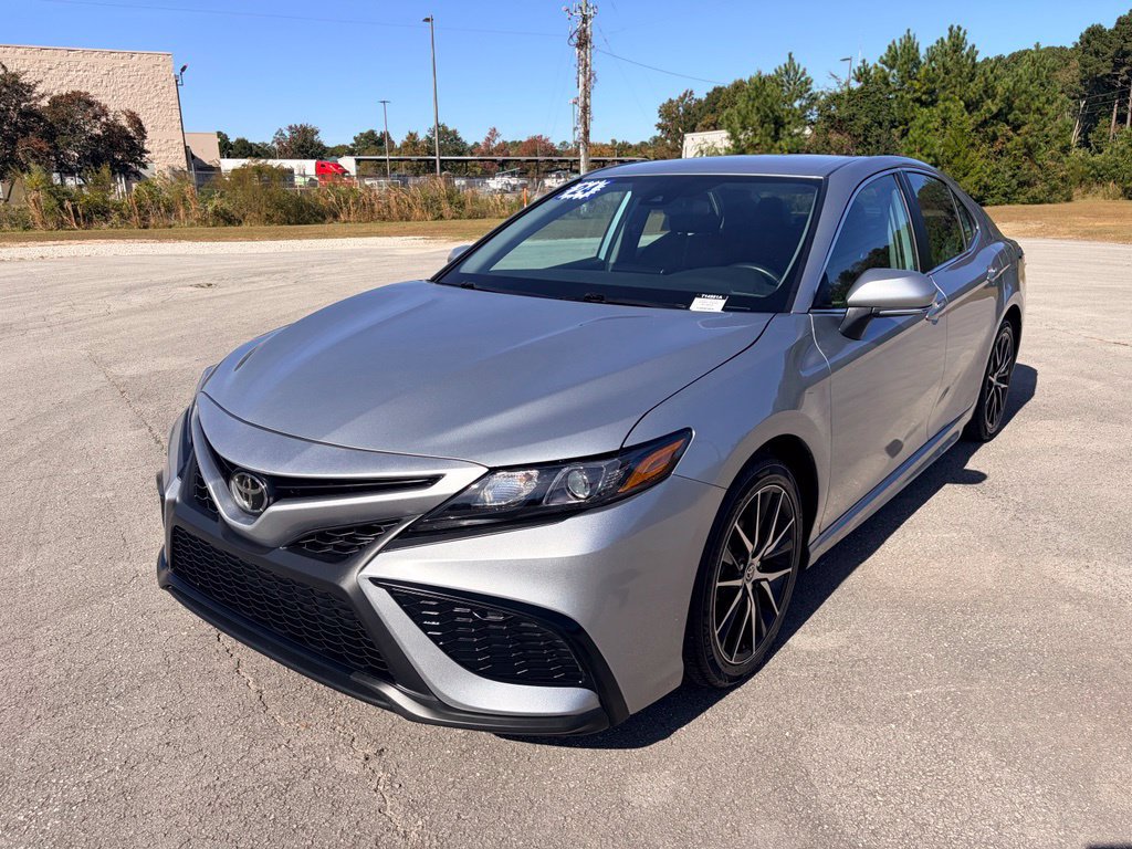 Used 2024 Toyota Camry SE FWD image 5