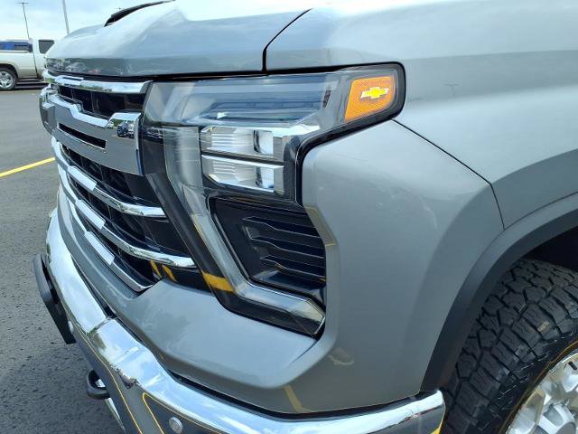 Used 2024 Chevrolet Silverado 3500 LTZ w/ LTZ Convenience Package AWD/4WD image 10