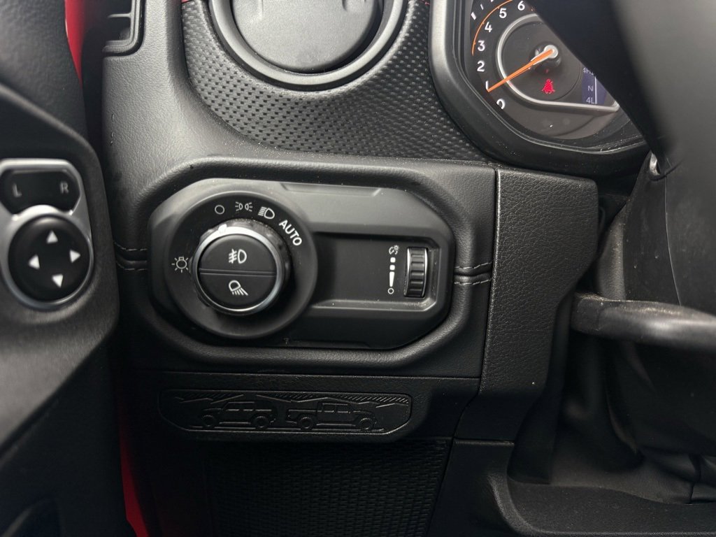 Used 2024 Jeep Gladiator Rubicon w/ Technology Group image 13