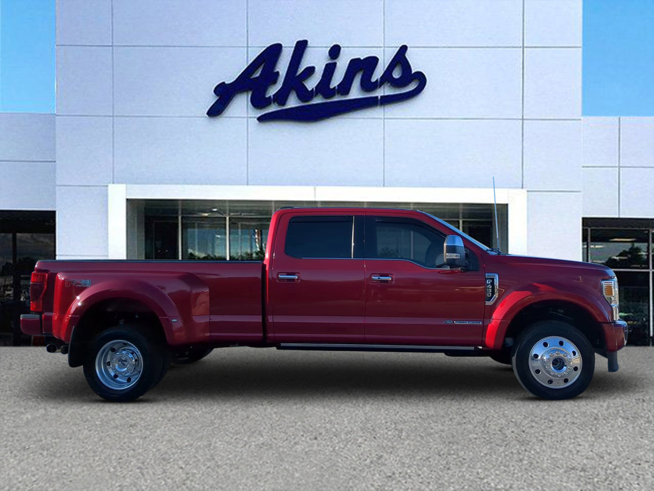 Certified 2020 Ford F450 Platinum w/ FX4 Off-Road Package image 5