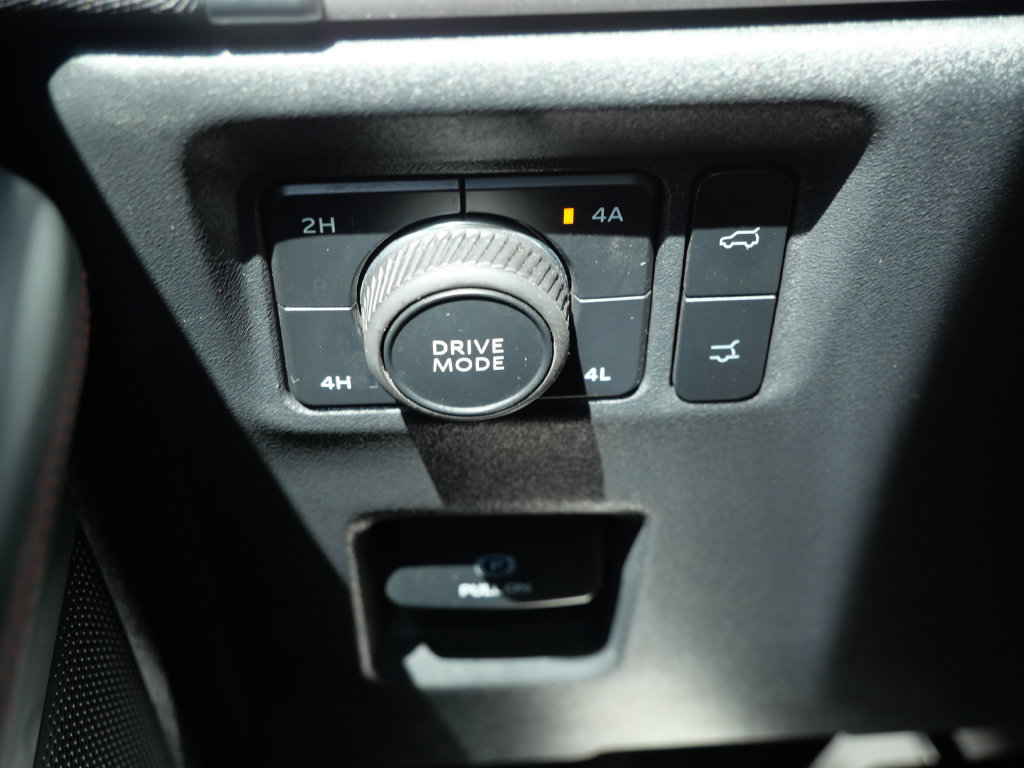 Certified 2025 Ford Expedition Active AWD/4WD image 26
