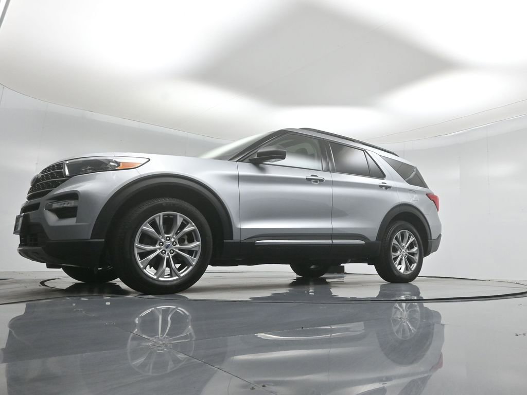 Certified 2023 Ford Explorer XLT w/ Equipment Group 202A AWD/4WD image 44