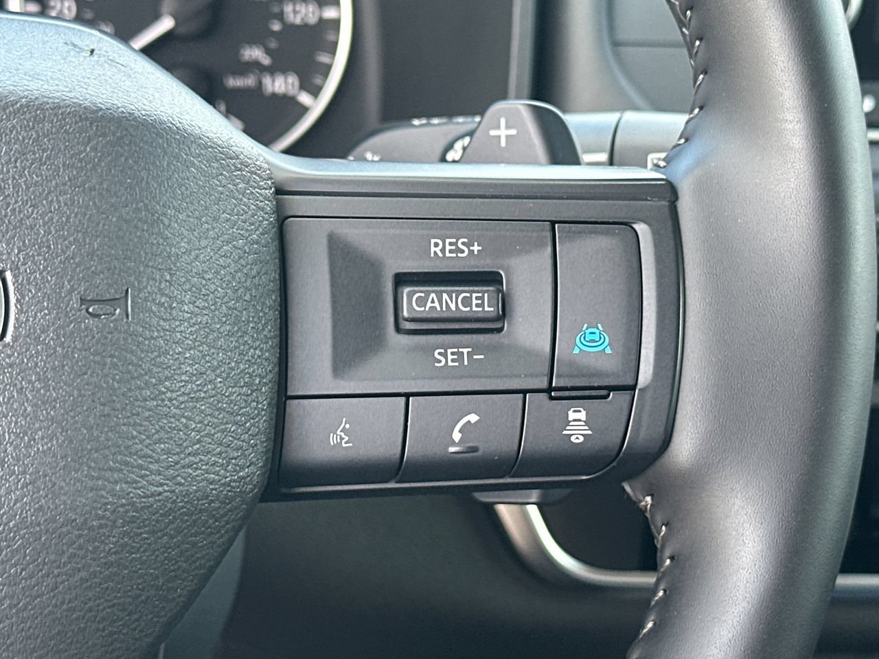Used 2025 Nissan Rogue SV FWD image 28