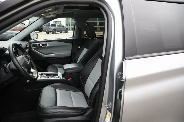 Certified 2022 Ford Explorer XLT w/ Equipment Group 202A image 23