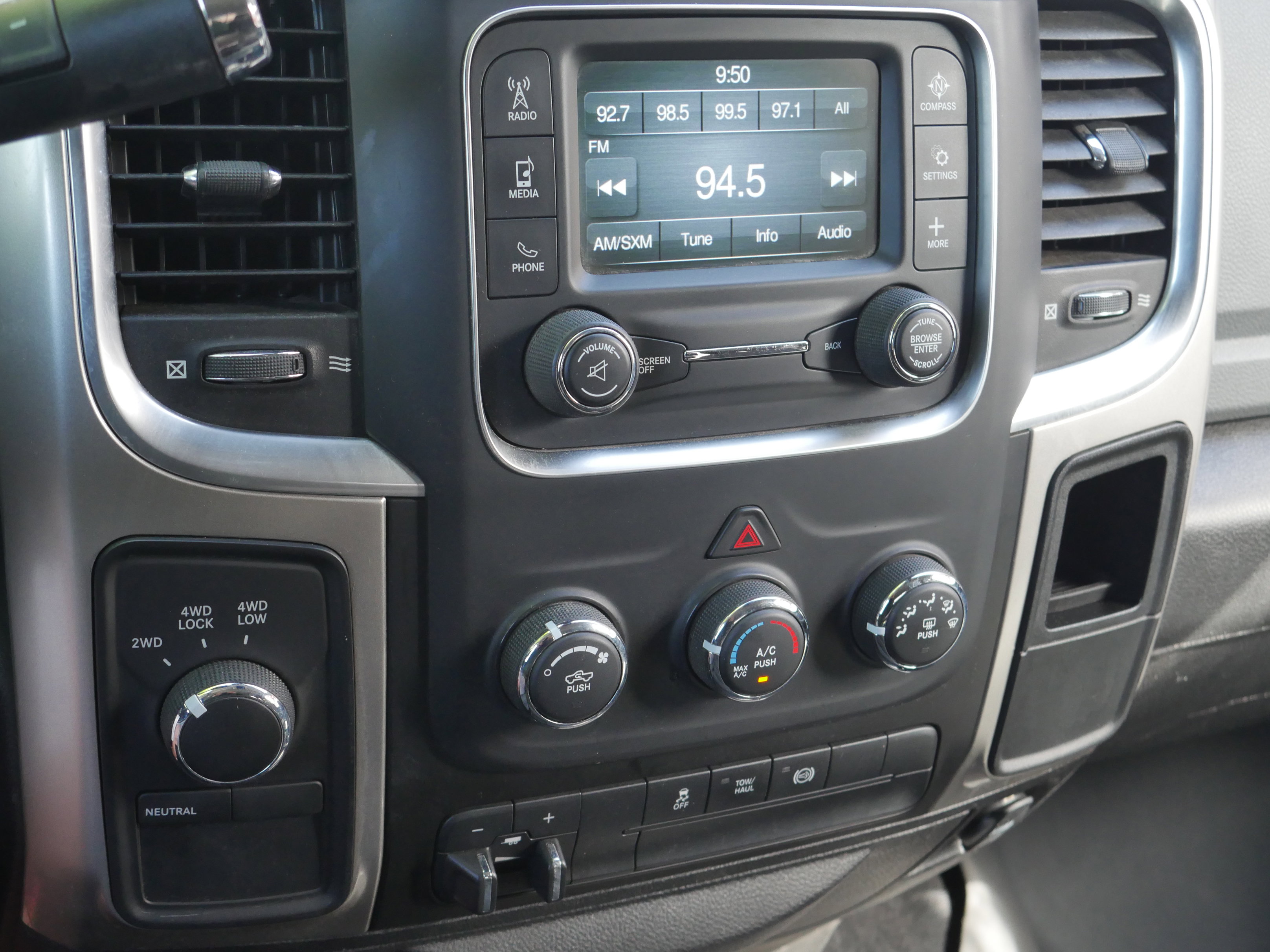 Used 2018 RAM 3500 SLT AWD/4WD image 11