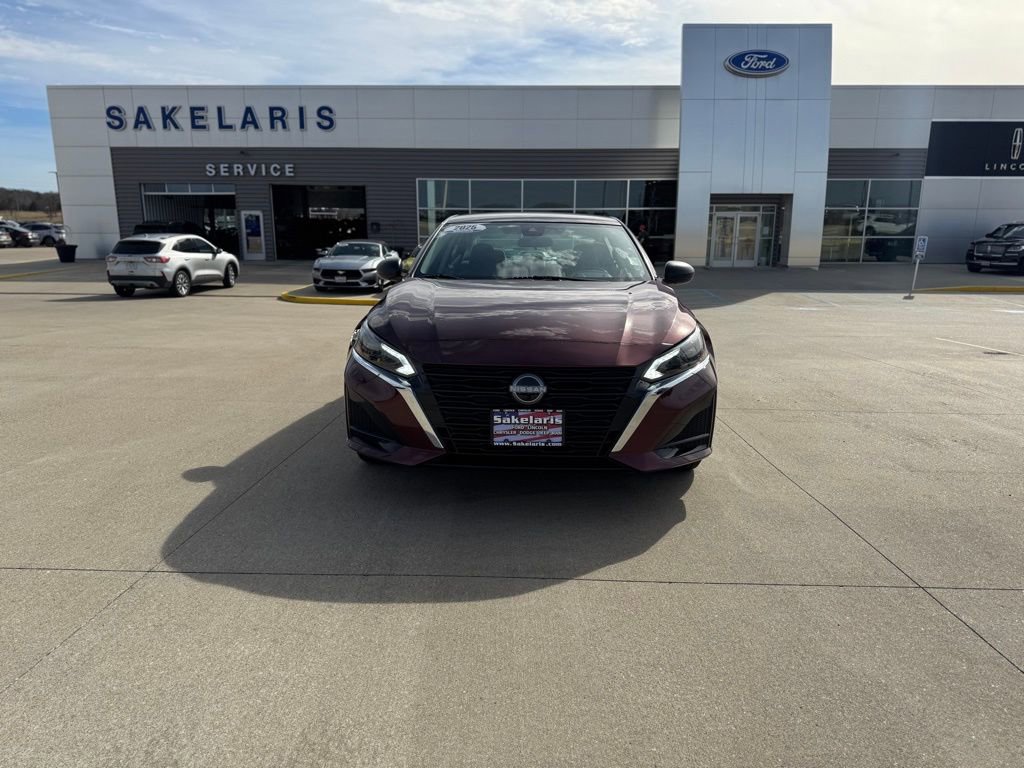 Used 2025 Nissan Altima 2.5 SV image 2