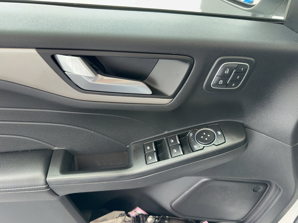 Certified 2022 Ford Escape SEL w/ Technology Package FWD image 9