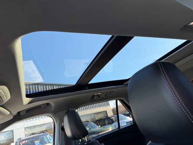 Certified 2022 Ford Explorer XLT w/ Equipment Group 202A image 9