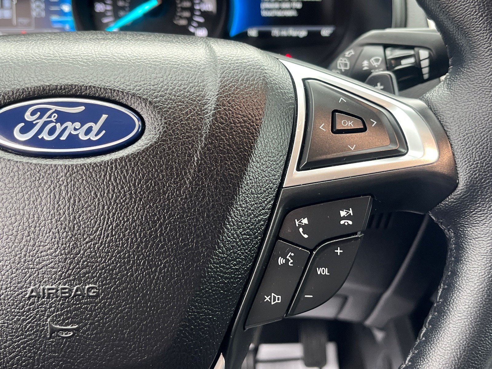 Certified 2023 Ford Edge SEL w/ Convenience Package AWD/4WD image 15