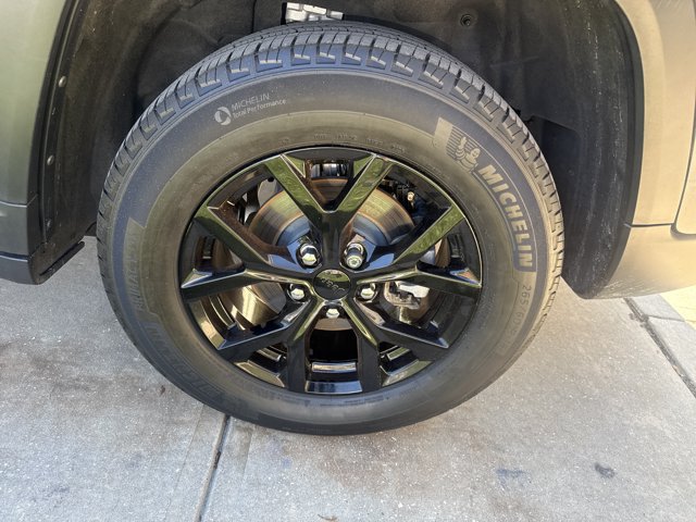 Used 2025 Jeep Grand Cherokee Altitude RWD image 11