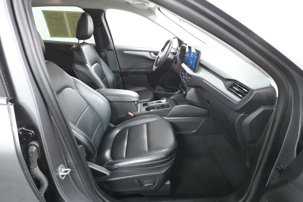 Certified 2025 Ford Escape Platinum AWD/4WD image 33