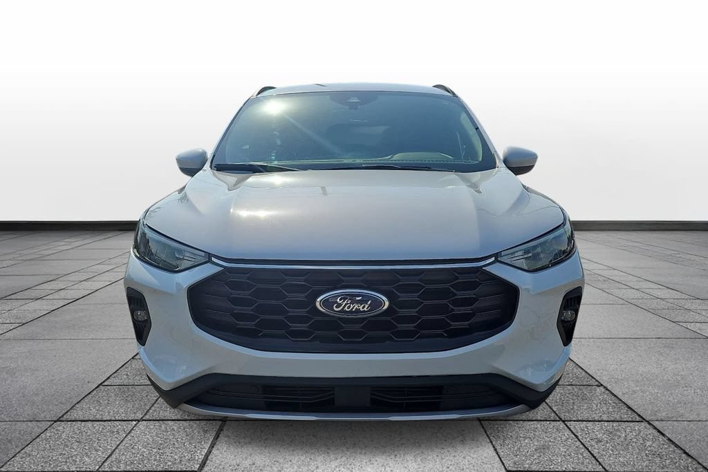 Certified 2025 Ford Escape ST-Line Select AWD/4WD image 2