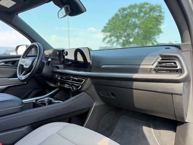 Used 2025 Chevrolet Traverse LT AWD/4WD image 16