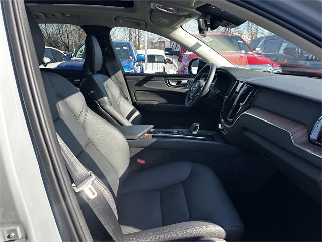 Used 2024 Volvo XC60 B5 Plus image 34