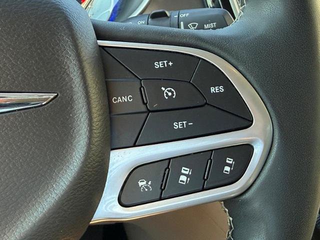 Used 2023 Chrysler Pacifica Touring-L FWD image 15