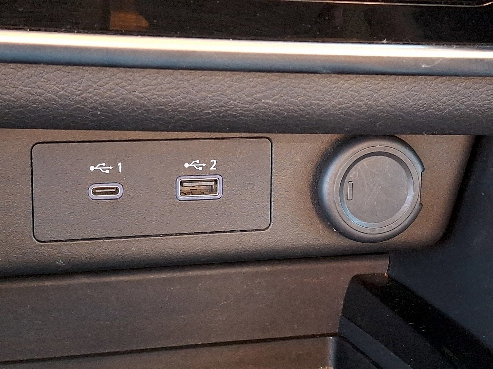 Used 2023 Nissan Rogue S image 22