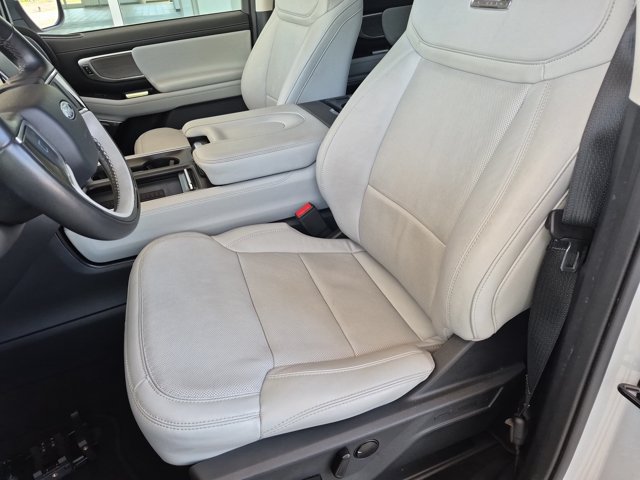 Certified 2025 Ford Expedition Platinum AWD/4WD image 16