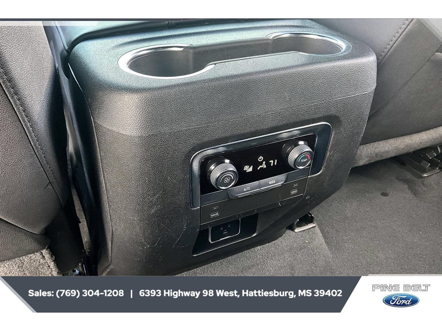 Used 2025 Chevrolet Suburban LT RWD image 25