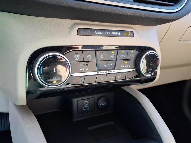 Certified 2022 Ford Escape SE w/ SE Sport Appearance Package image 16