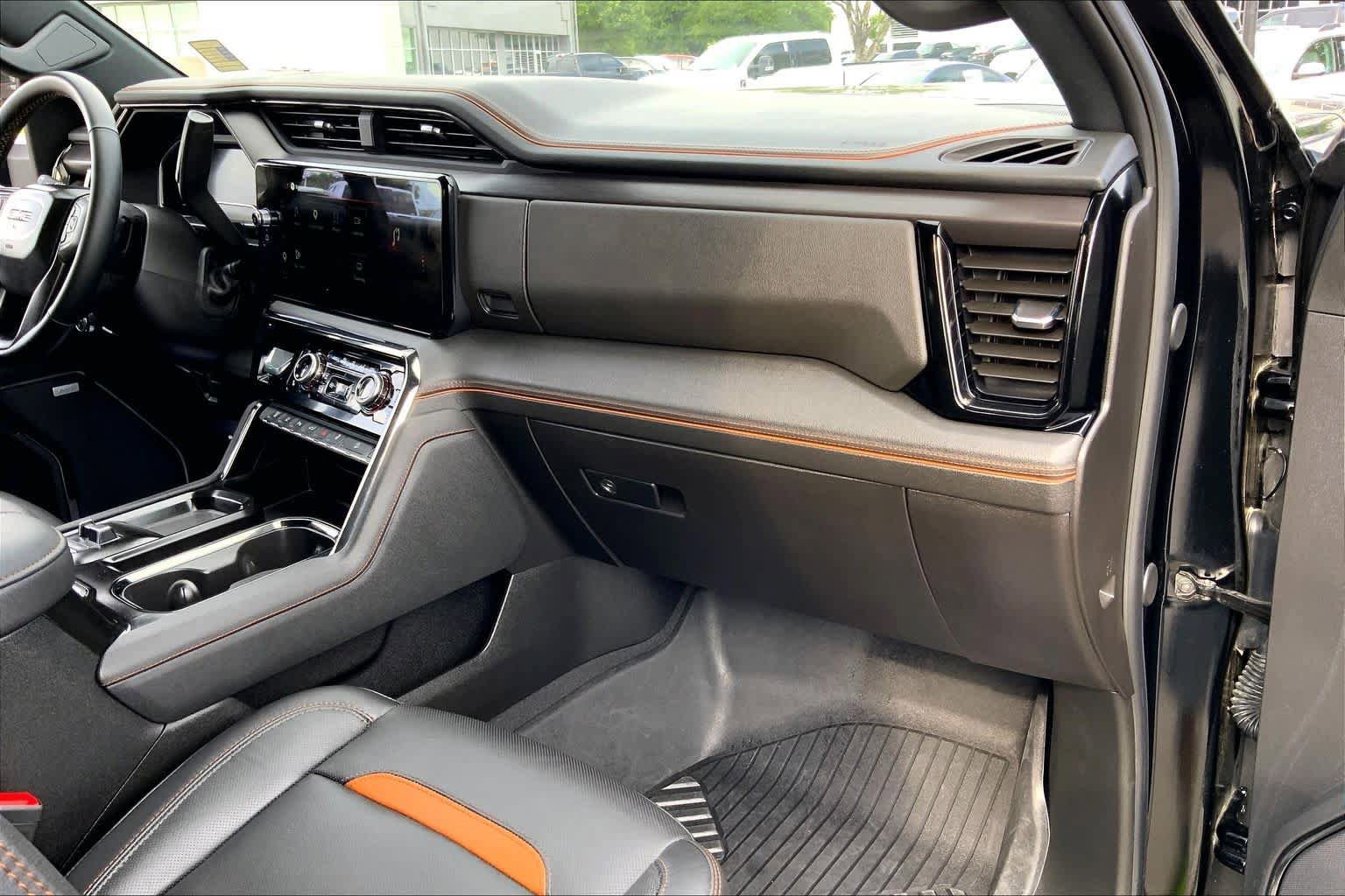 Used 2024 GMC Sierra 2500 AT4 w/ AT4 Premium Plus Package AWD/4WD image 17