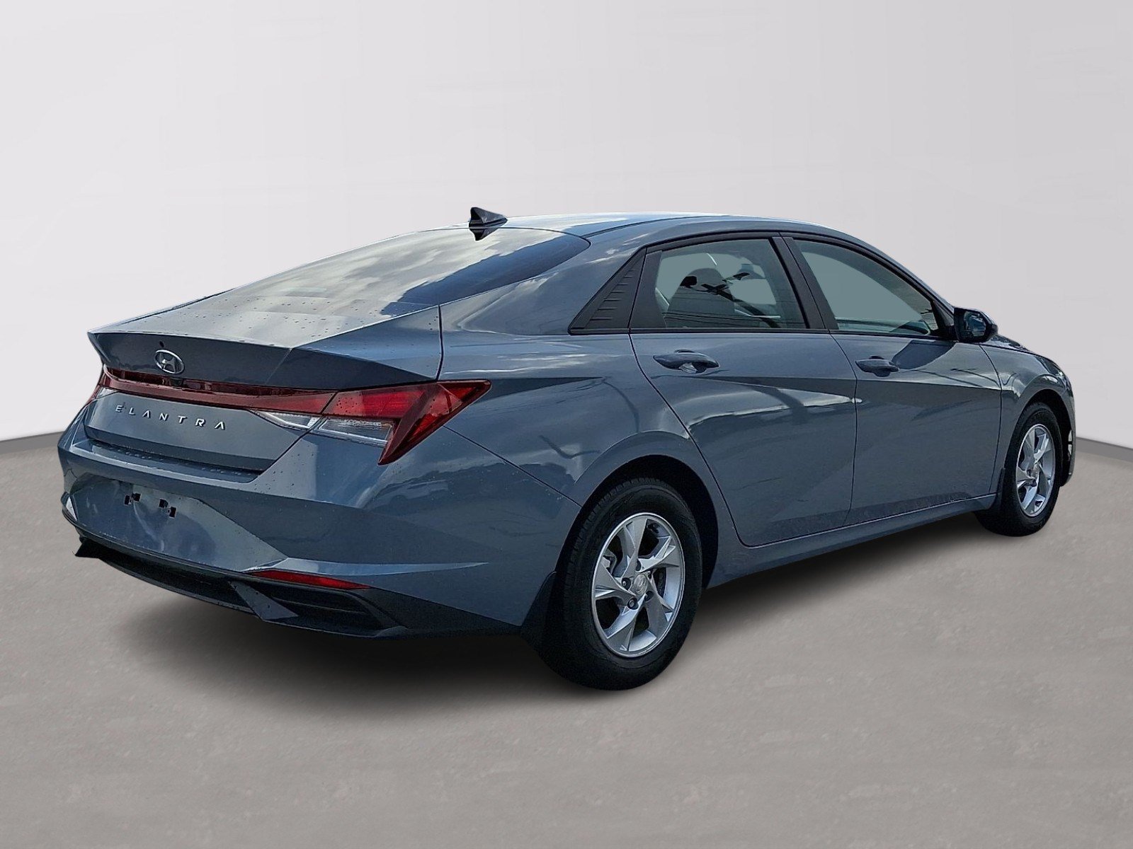 Used 2022 Hyundai Elantra SE FWD image 6