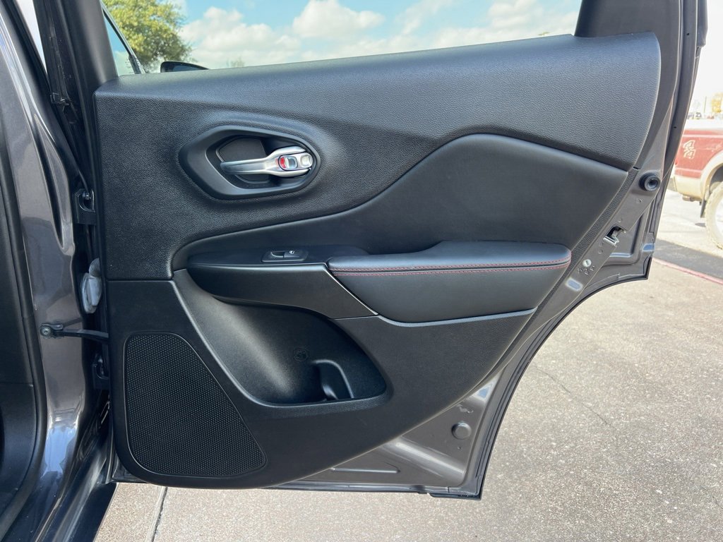 Used 2022 Jeep Cherokee Trailhawk image 13