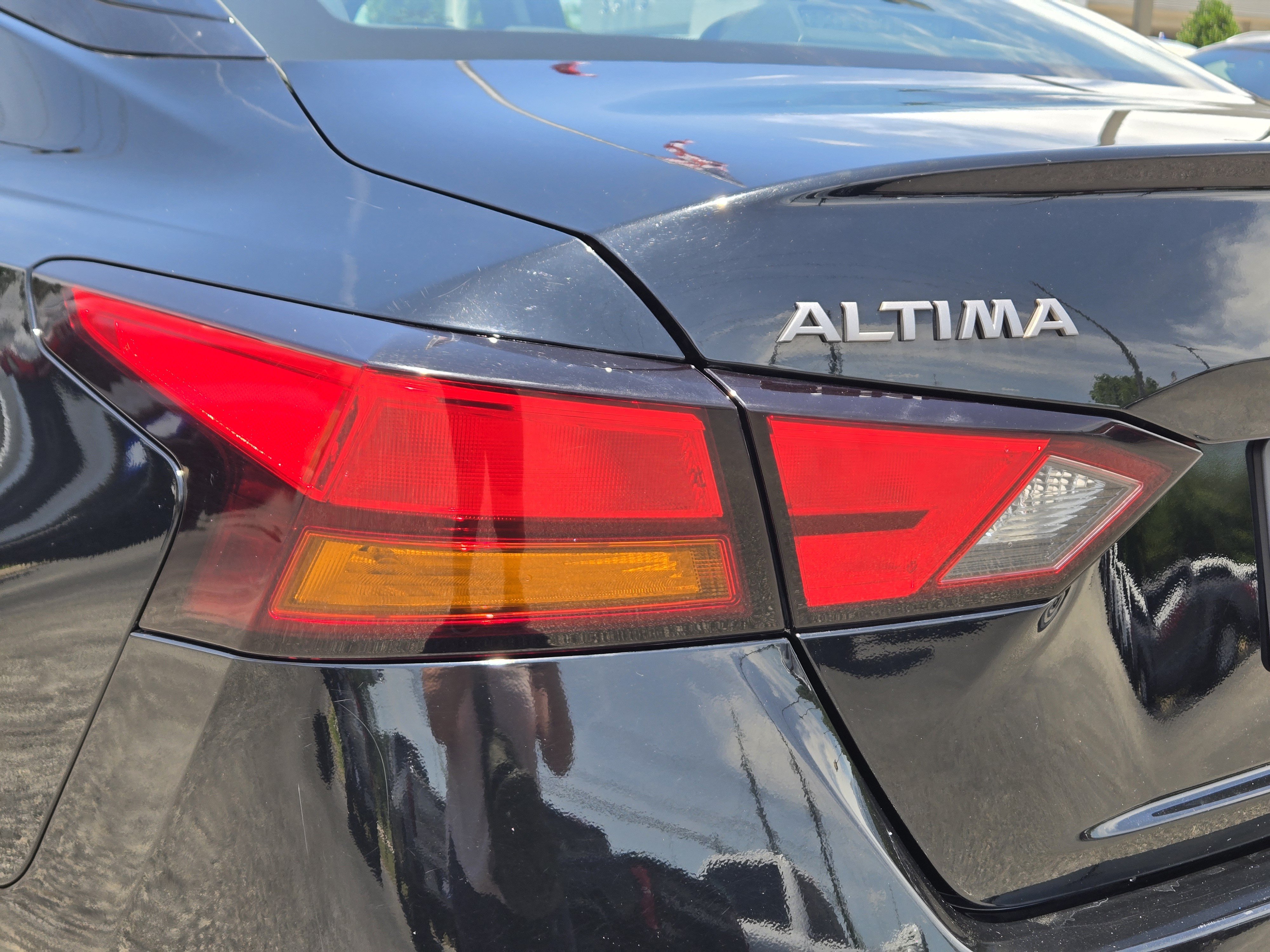 Used 2024 Nissan Altima 2.5 SR FWD image 10