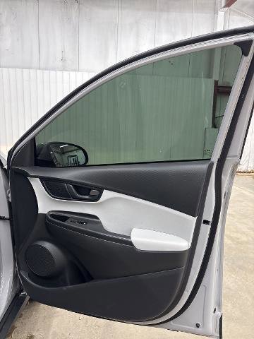 Used 2022 Hyundai Kona SE image 16