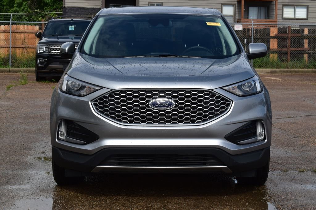Certified 2023 Ford Edge SEL w/ Convenience Package AWD/4WD image 2