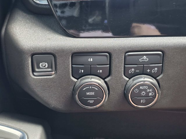 Used 2025 Chevrolet Silverado 2500 LT AWD/4WD image 19