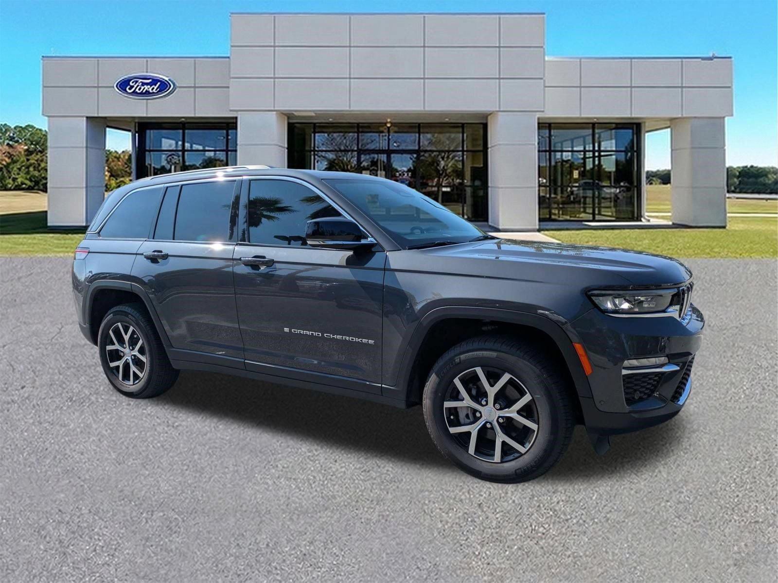 Used 2025 Jeep Grand Cherokee Limited w/ Luxury Tech Group II