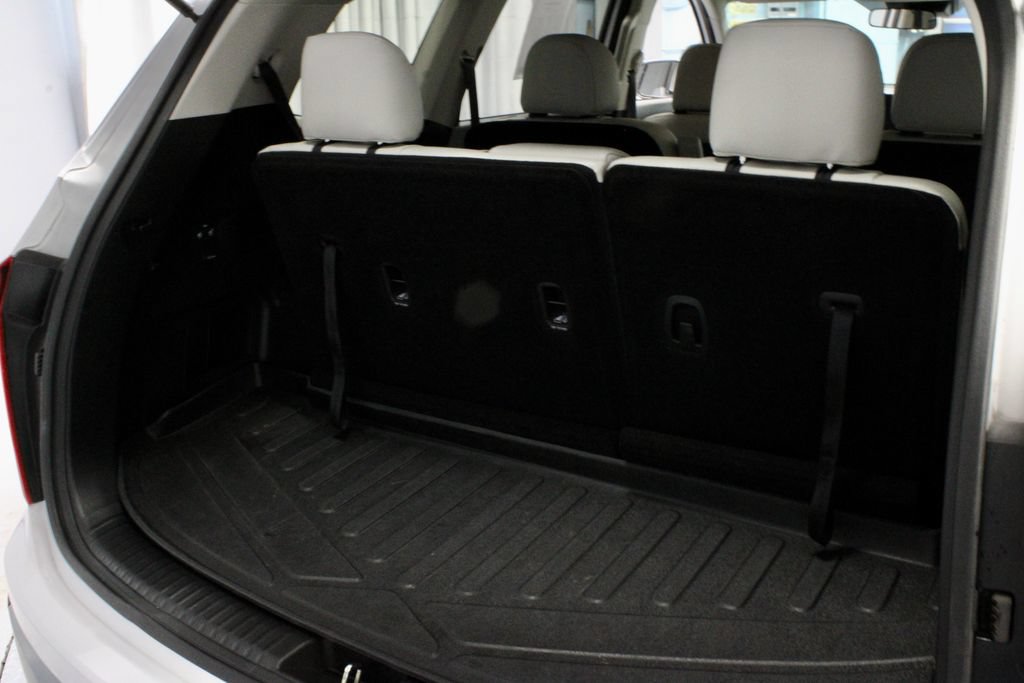 Used 2024 Kia Telluride S AWD/4WD image 16