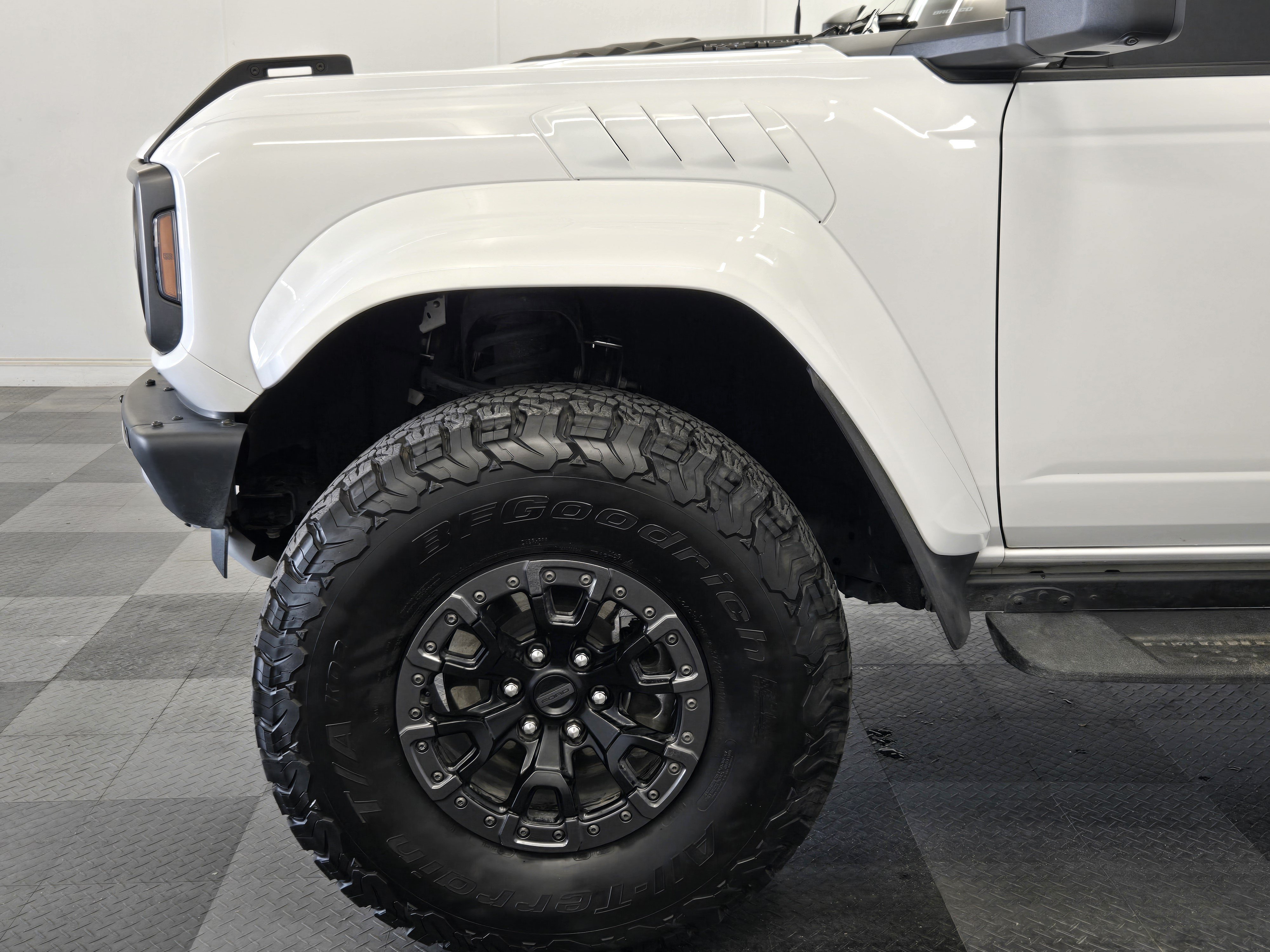 Certified 2025 Ford Bronco Raptor w/ Interior Carbon Fiber Pack AWD/4WD image 9