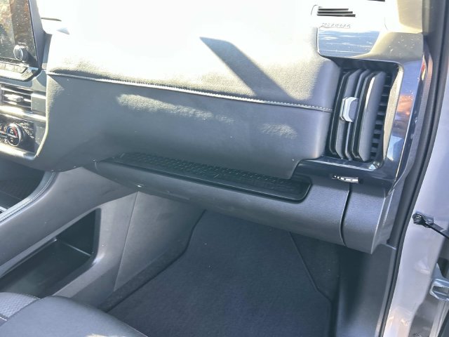 Used 2025 Nissan Pathfinder S FWD image 28