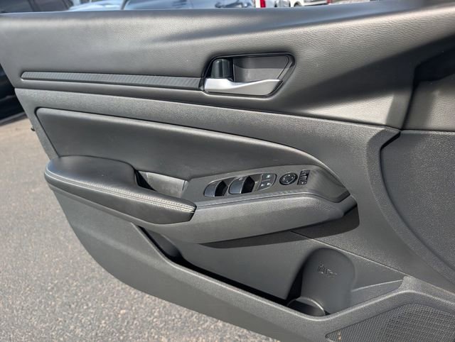 Used 2024 Nissan Altima 2.5 SV image 19