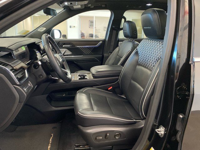 Used 2024 GMC Acadia Denali w/ Super Cruise Package AWD/4WD image 16