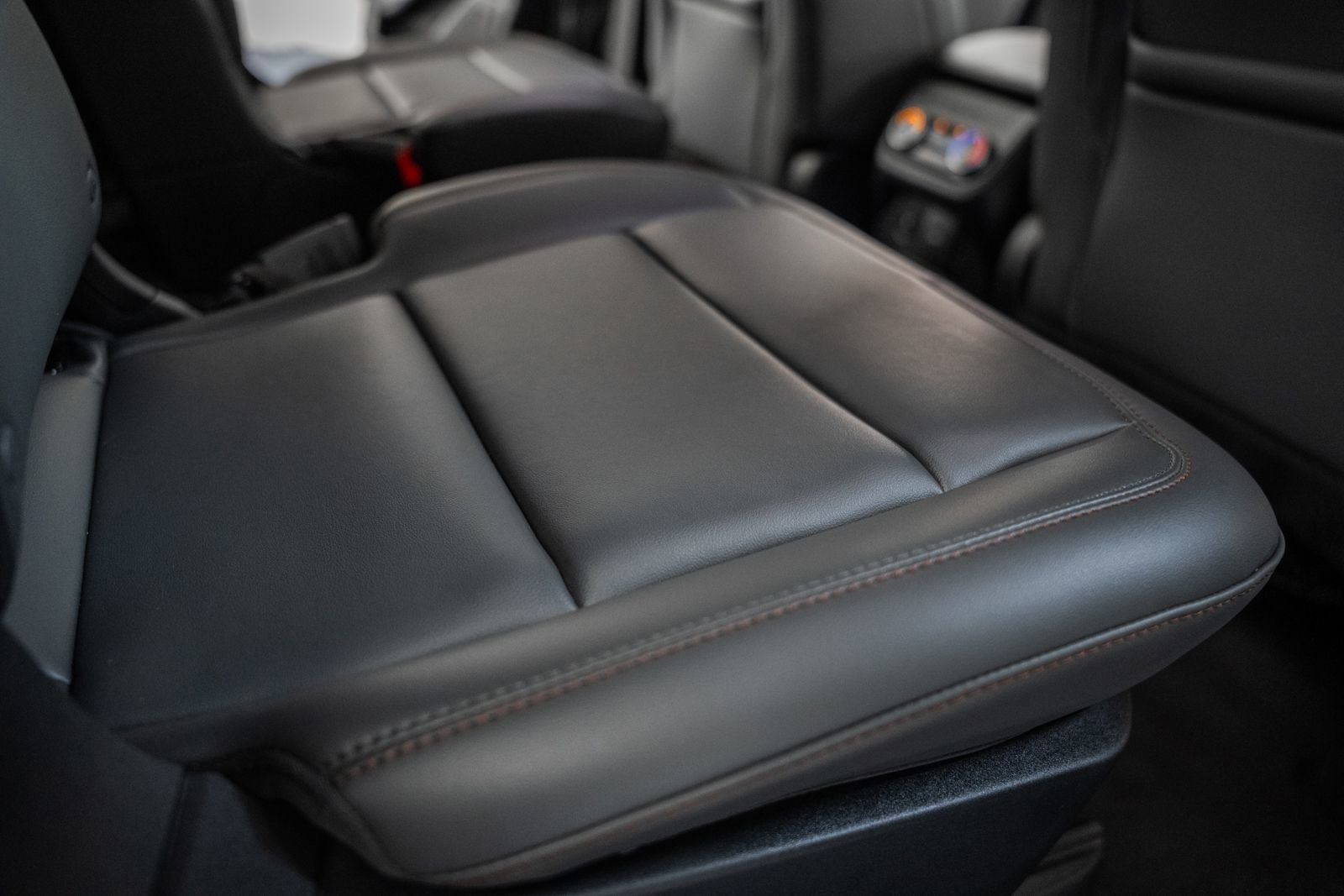 Certified 2025 Ford Explorer Active w/ Active Comfort Package image 38