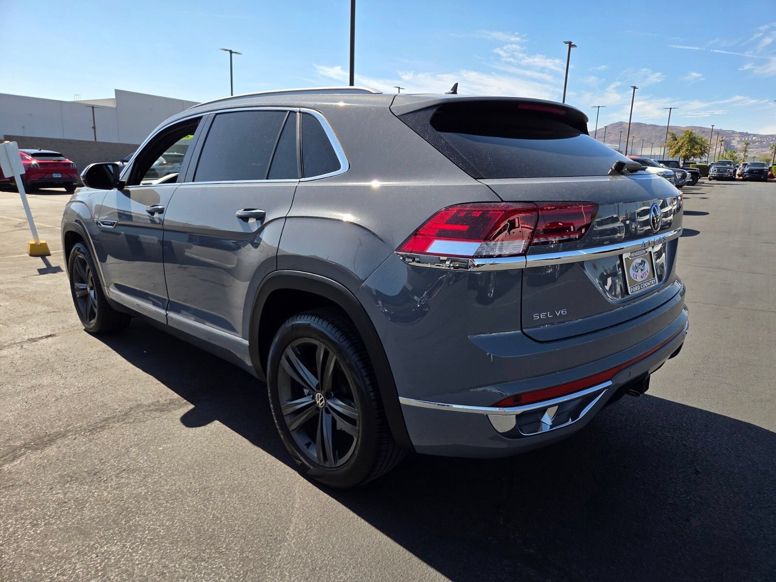 Used 2022 Volkswagen Atlas Cross Sport SEL R-Line AWD/4WD image 4
