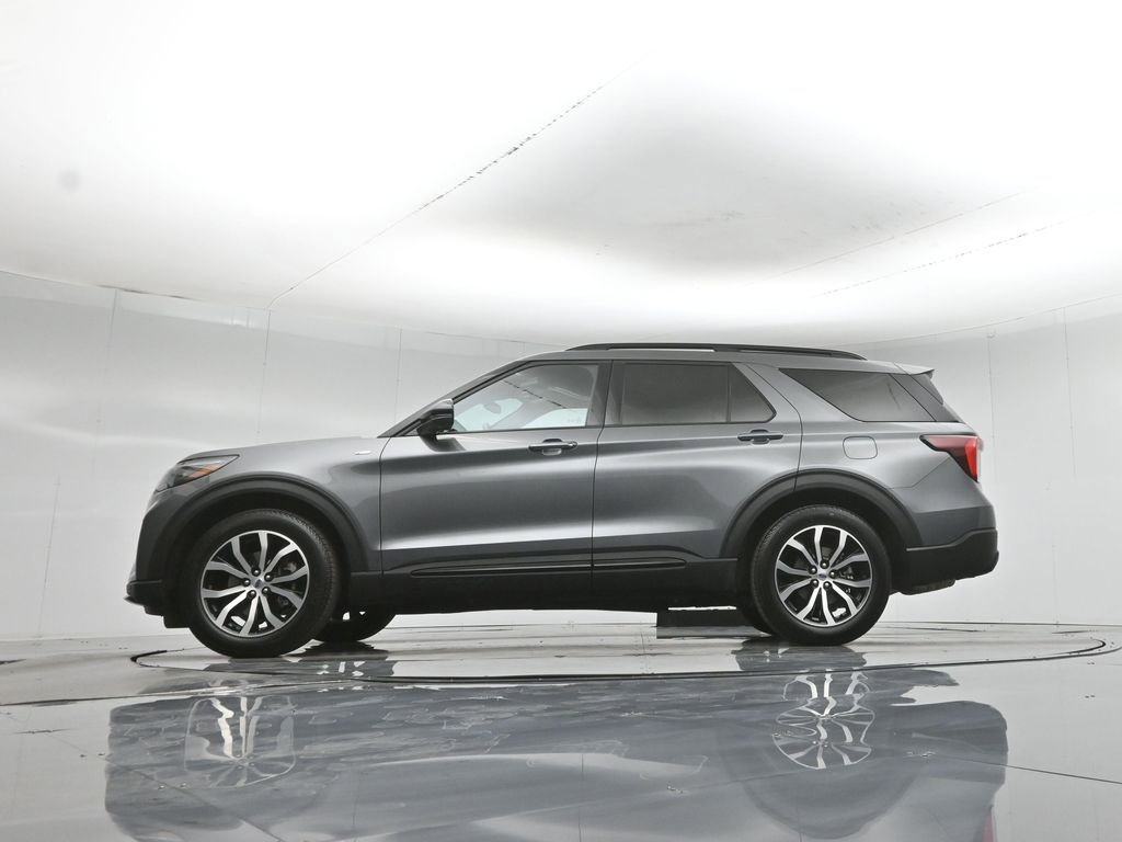Certified 2025 Ford Explorer ST-Line RWD image 8
