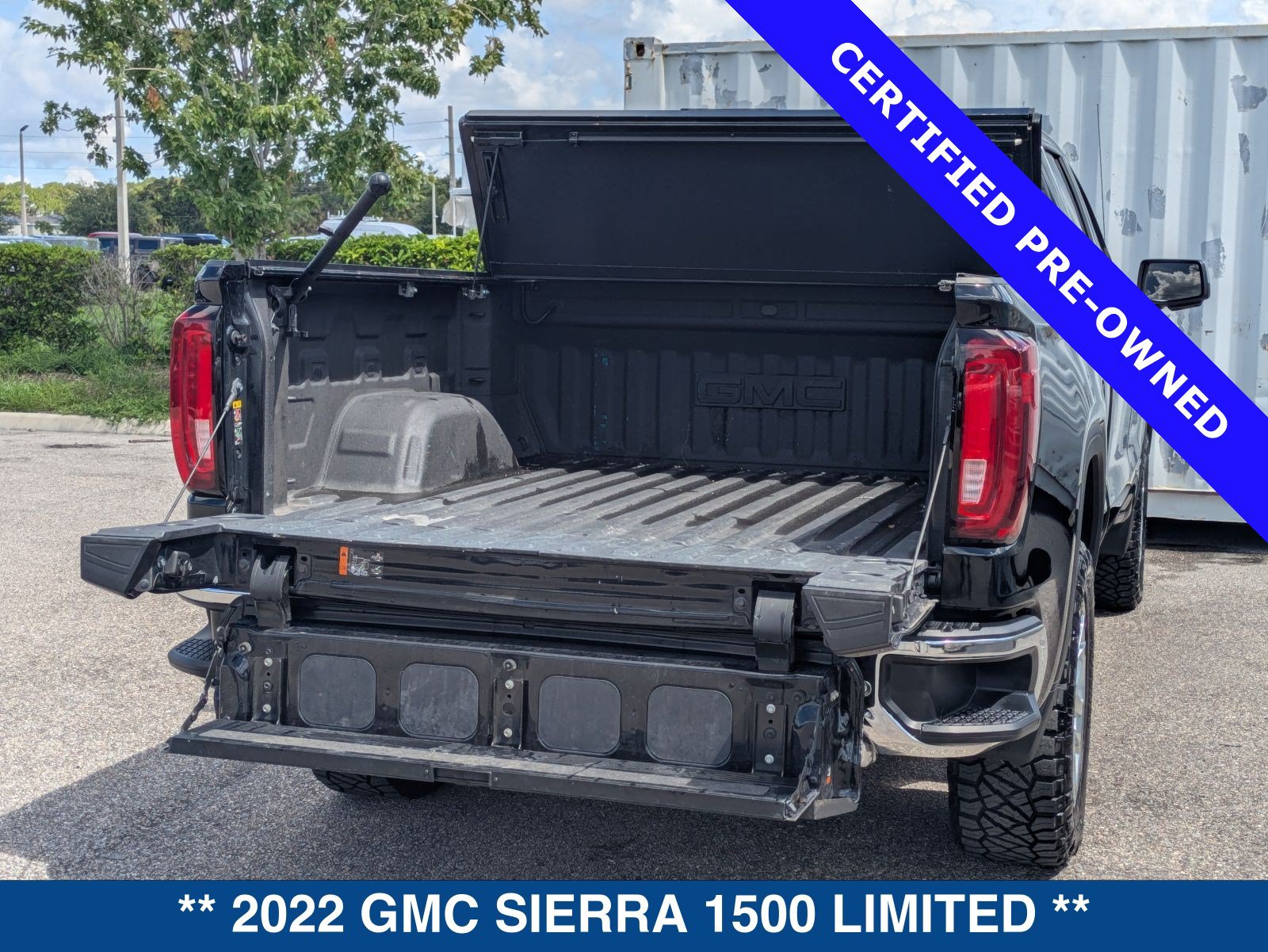 Used 2022 GMC Sierra 1500 SLT w/ SLT Premium Plus Package AWD/4WD image 19