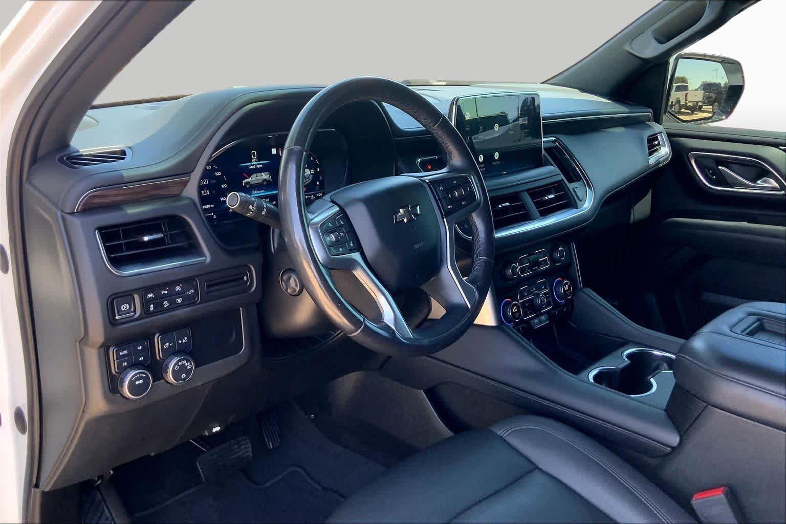 Used 2022 Chevrolet Tahoe Z71 w/ Luxury Package AWD/4WD image 18