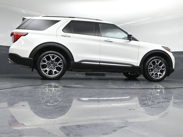 Certified 2025 Ford Explorer Platinum w/ Ultimate Package AWD/4WD image 47