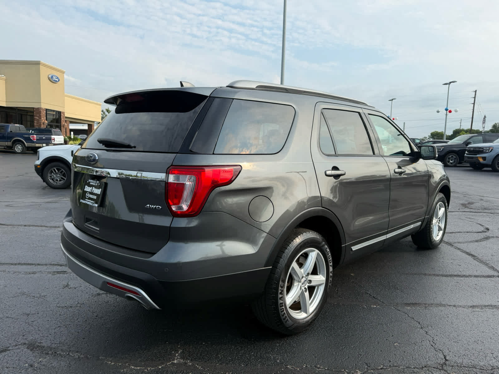 Certified 2017 Ford Explorer XLT AWD/4WD image 21