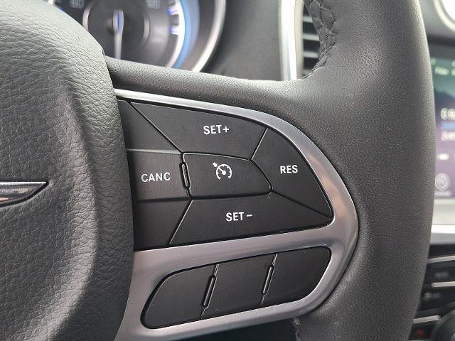 Used 2023 Chrysler 300 Touring L w/ Comfort Group image 22