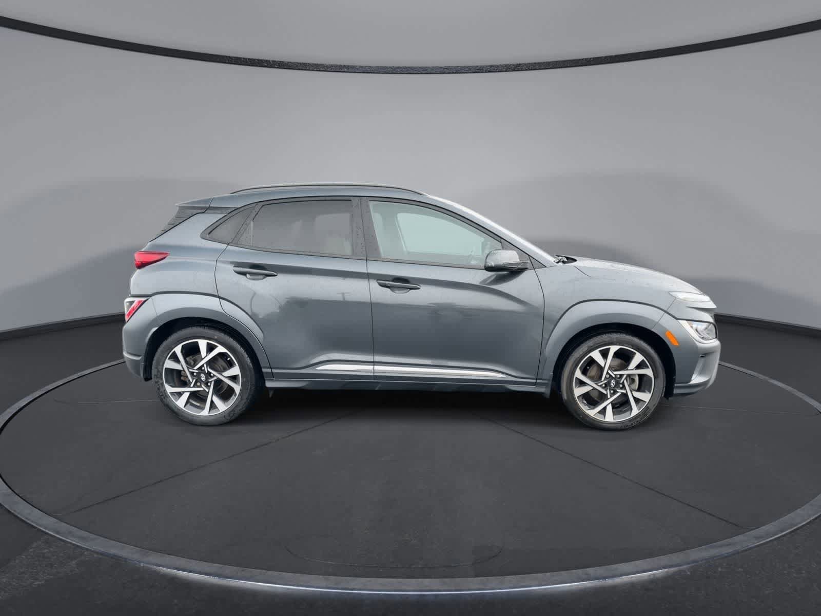 Used 2022 Hyundai Kona Limited w/ Cargo Package AWD/4WD image 2