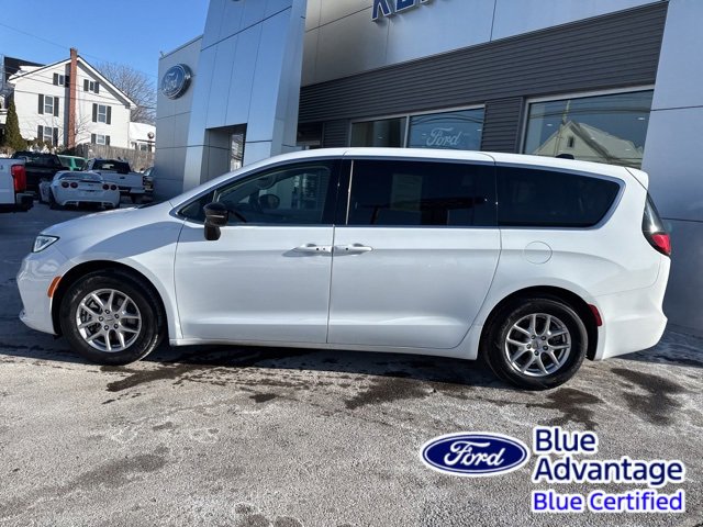 Used 2024 Chrysler Pacifica Touring-L image 9