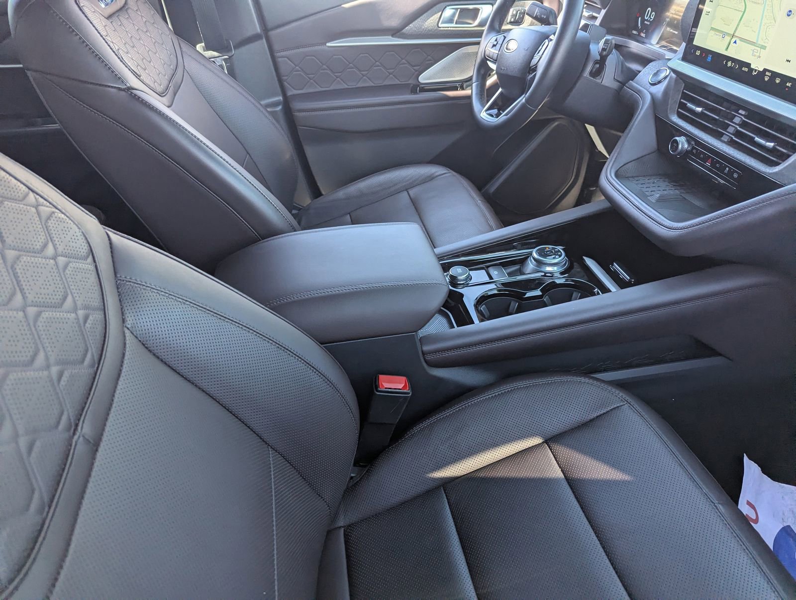 Certified 2025 Ford Explorer Platinum w/ LUX Leather Package image 11