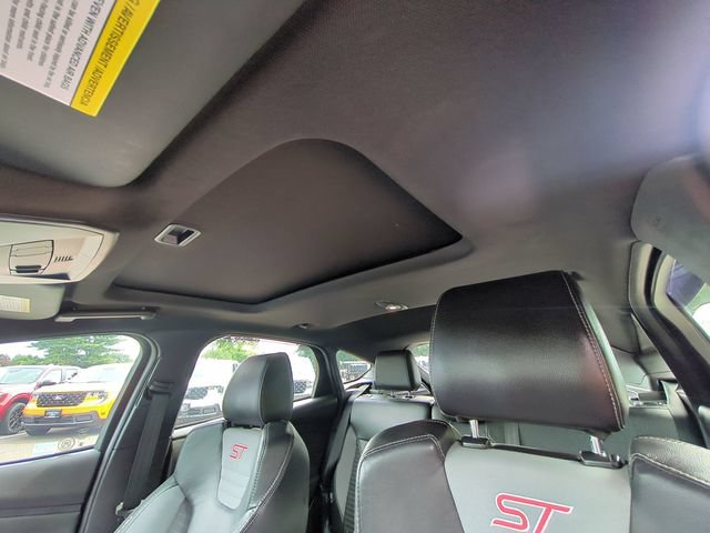 Certified 2017 Ford Focus ST w/ Equipment Group 401A FWD image 28