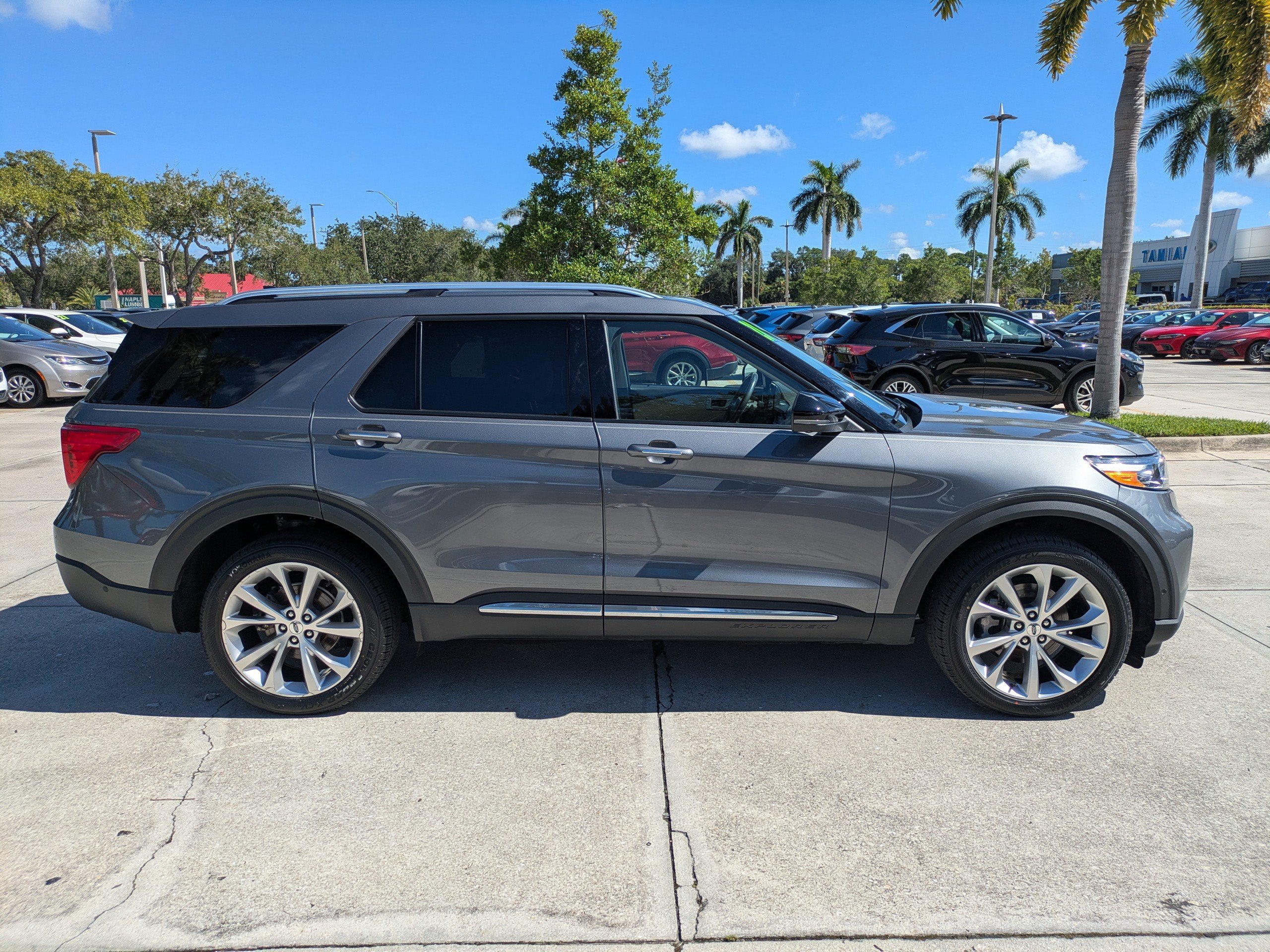 Certified 2021 Ford Explorer Platinum w/ Equipment Group 601A AWD/4WD image 3