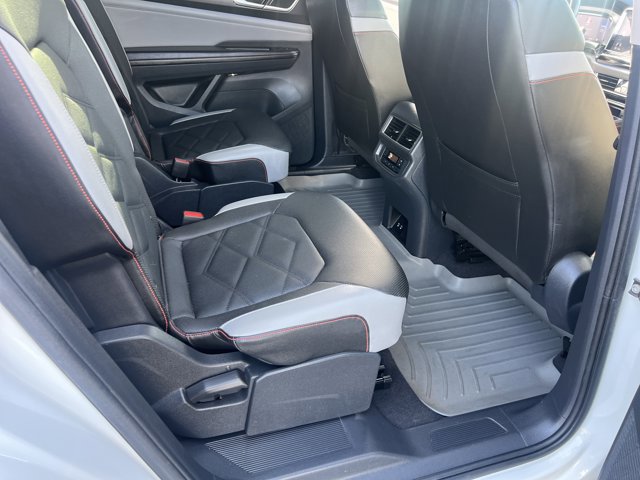 Used 2024 Volkswagen Atlas Peak Edition SE AWD/4WD image 16